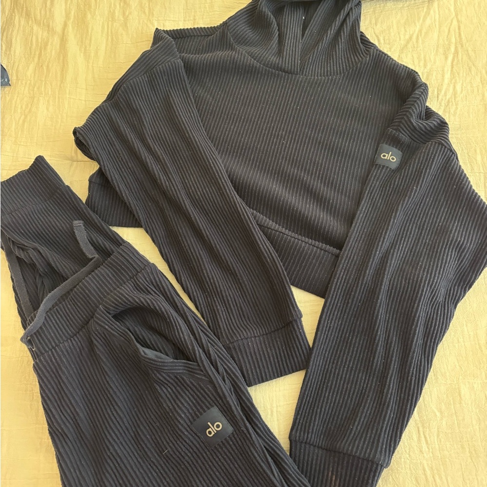 ALO Yoga Navy Muse Set
